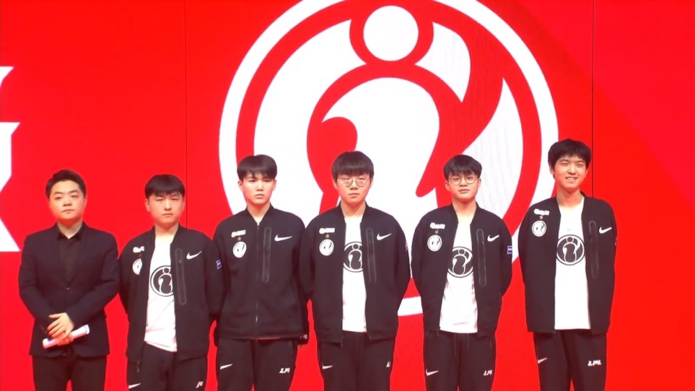 在球门前 在球门前